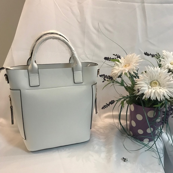 Handbags - 🔥One Day Sale🔥 White Handbag  Pouch & Strap